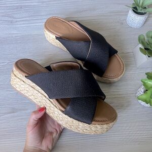 UNIVERSAL THREAD desi wedge sandals size 9